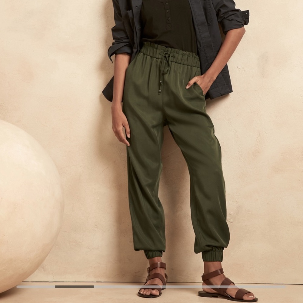 Banana republic green joggers